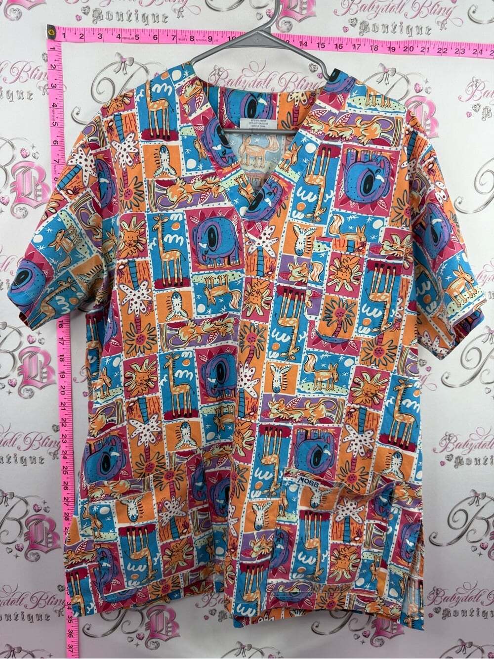 MOBB scrub tip vintage Vibrant Patchwork Short Sleeve Medical Top - Multicolor